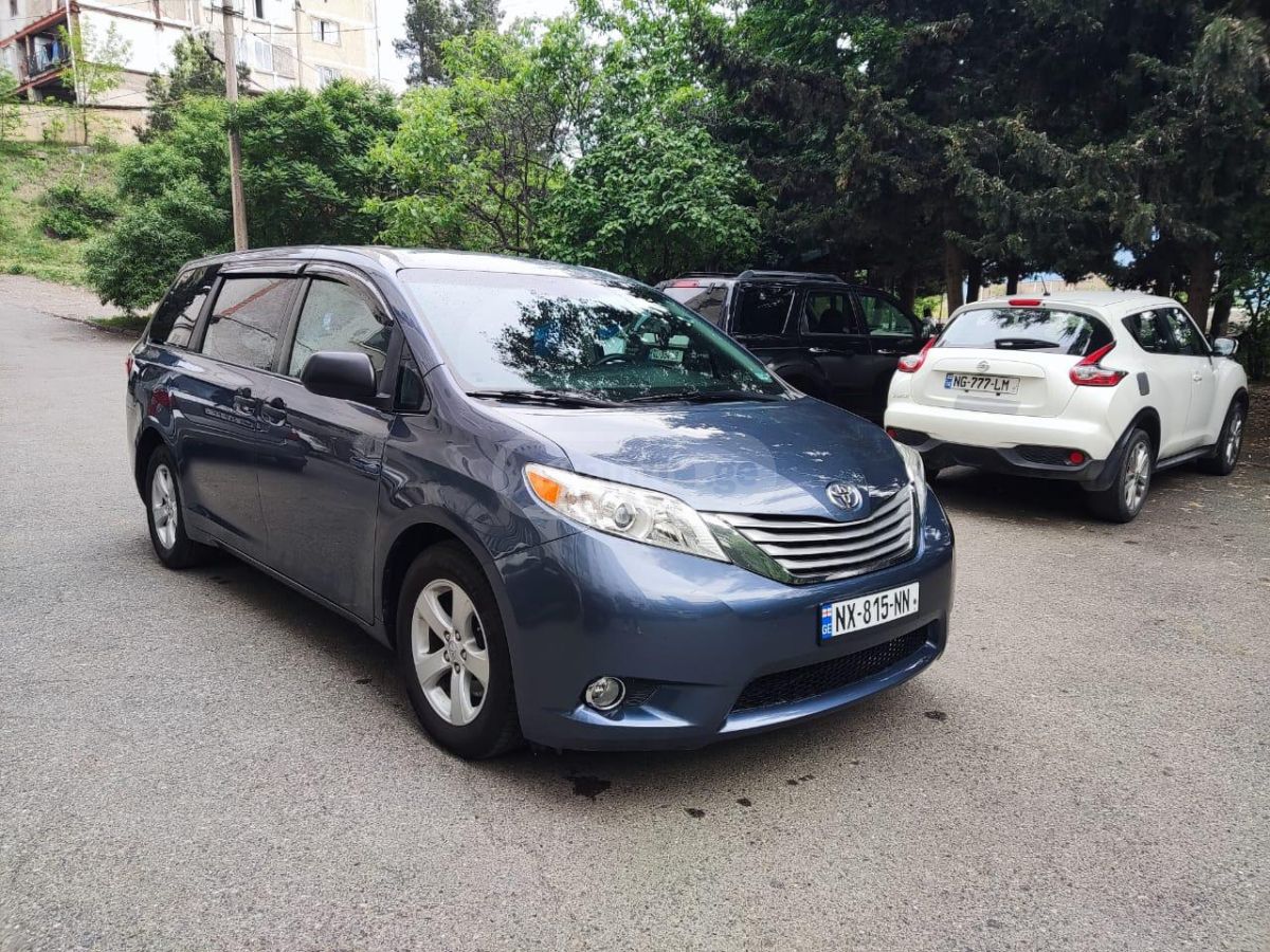 Toyota Sienna 2015 — photo 2