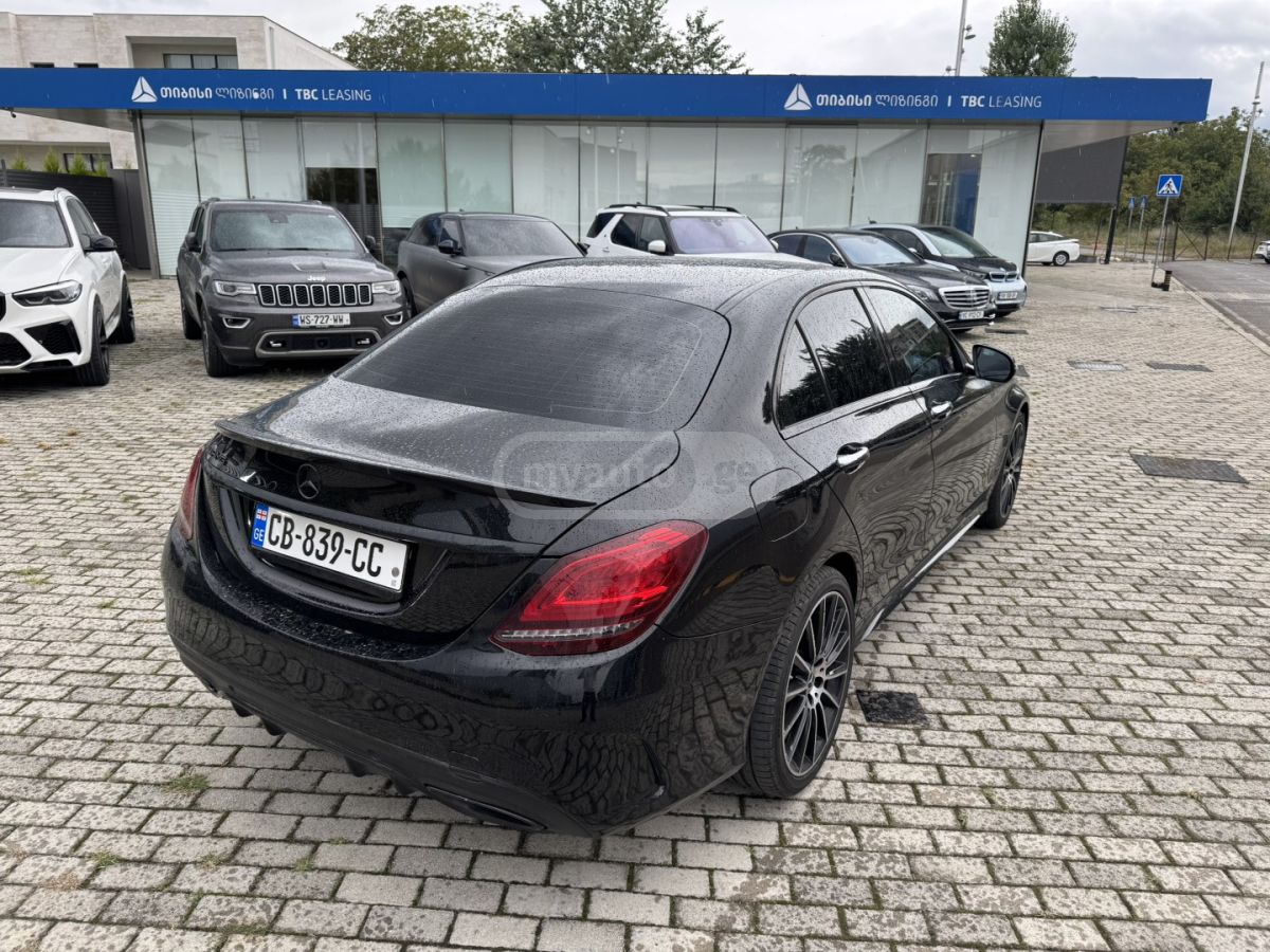 Mercedes-Benz C 300 2019 — photo 2