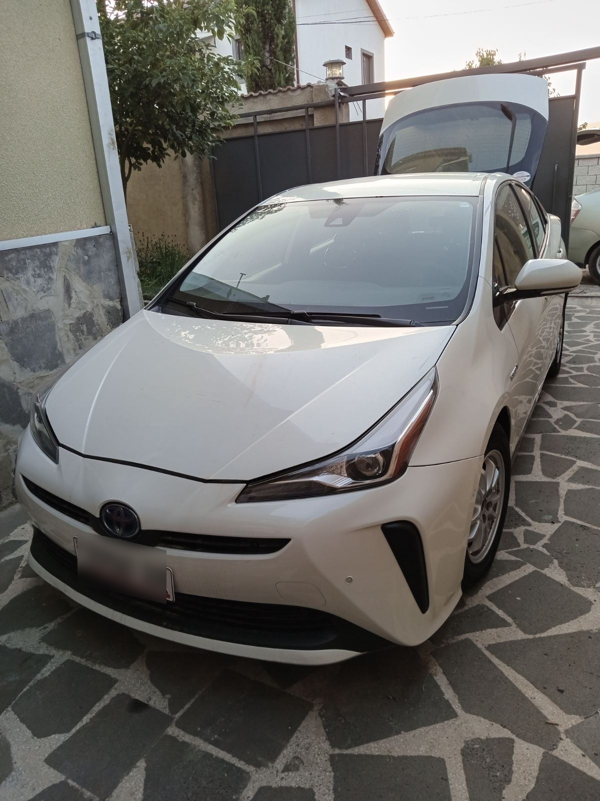 Toyota Prius 2020 — photo 2