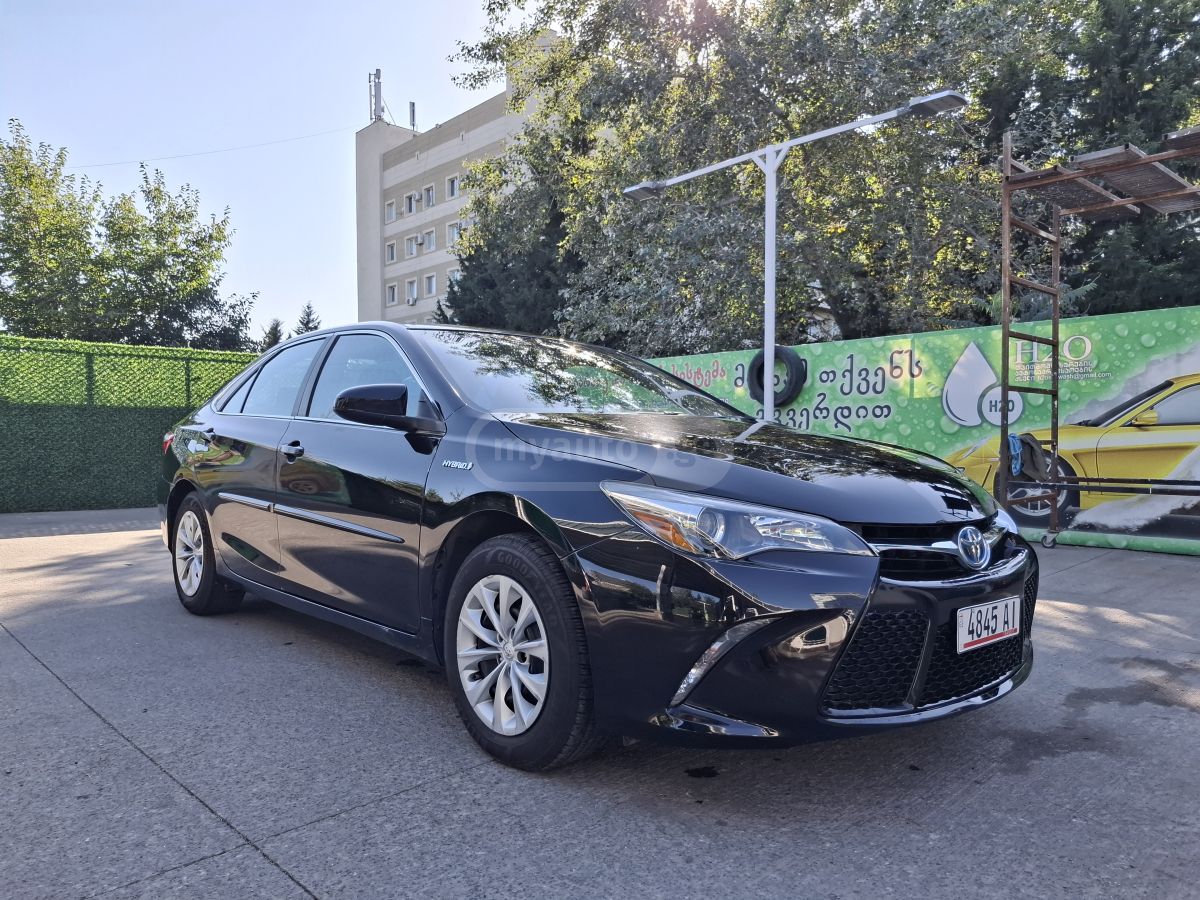 Toyota Camry 2017 — photo 2