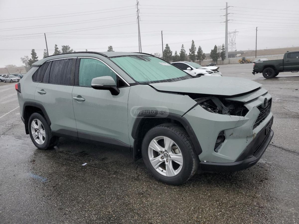 Toyota RAV4 2021 — photo 2