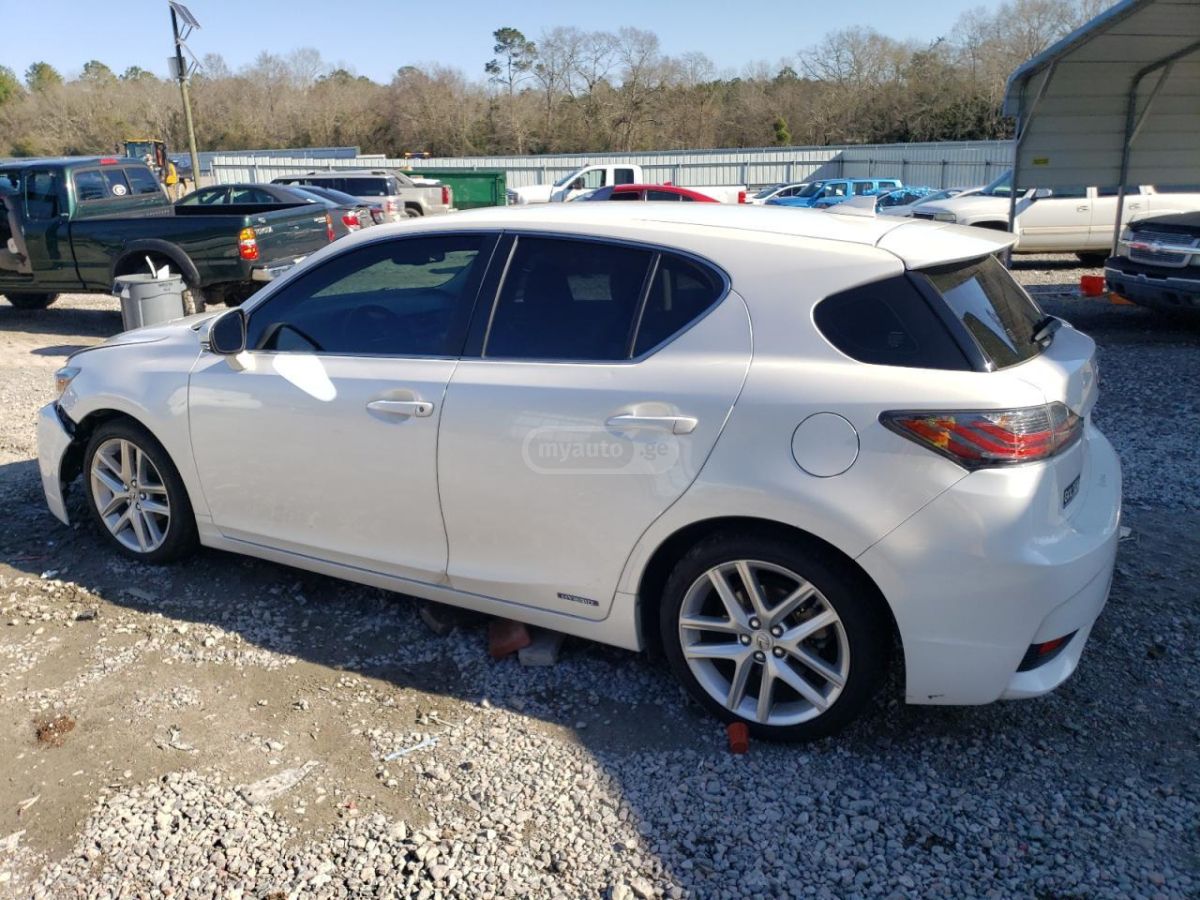 Lexus CT 200 h 2016 — photo 2