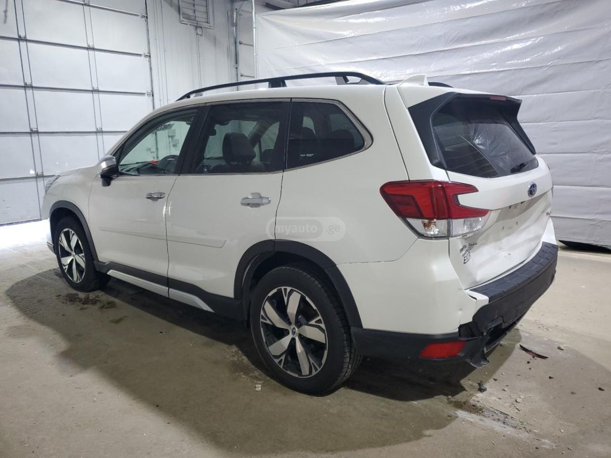 Subaru Forester 2019 — photo 2