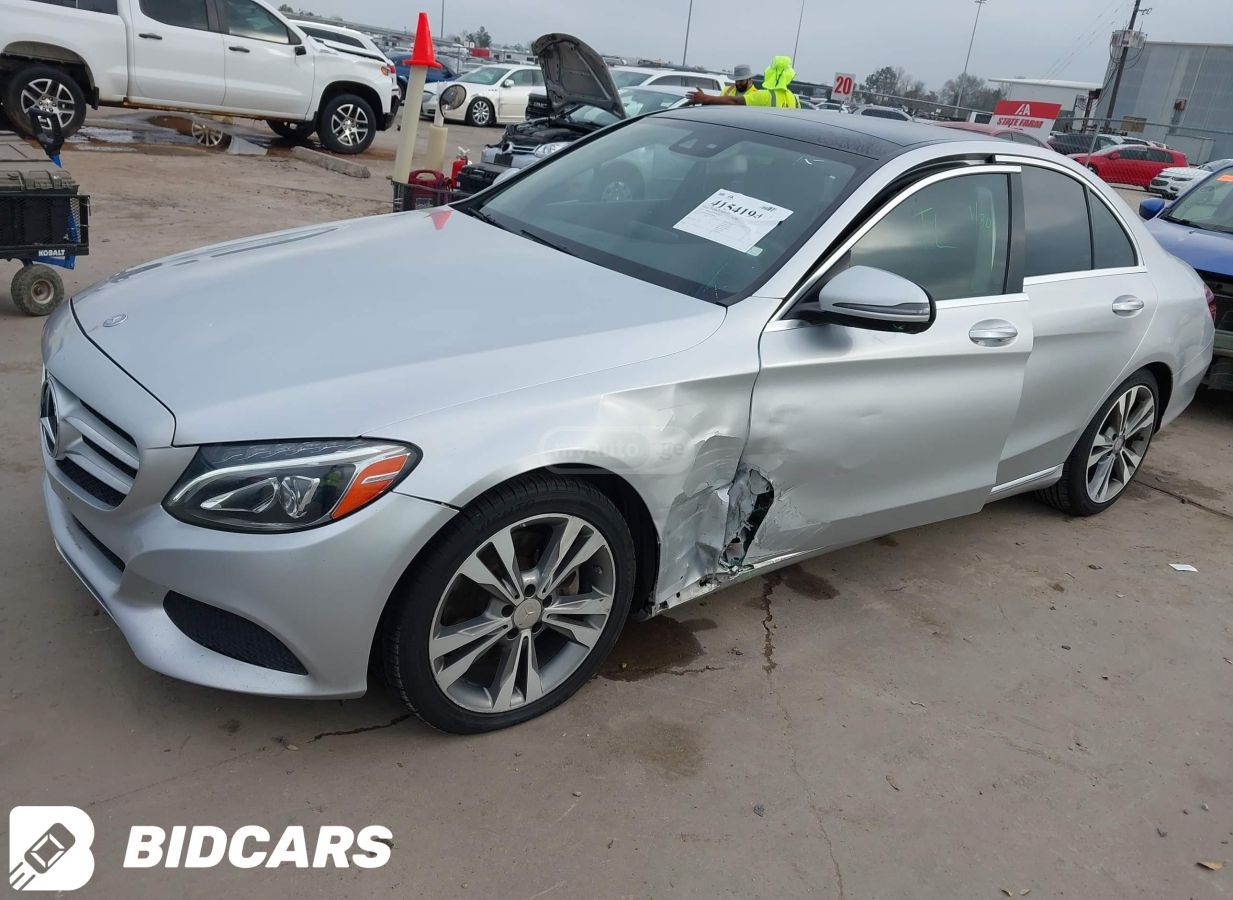 Mercedes-Benz C 300 2017 — photo 2