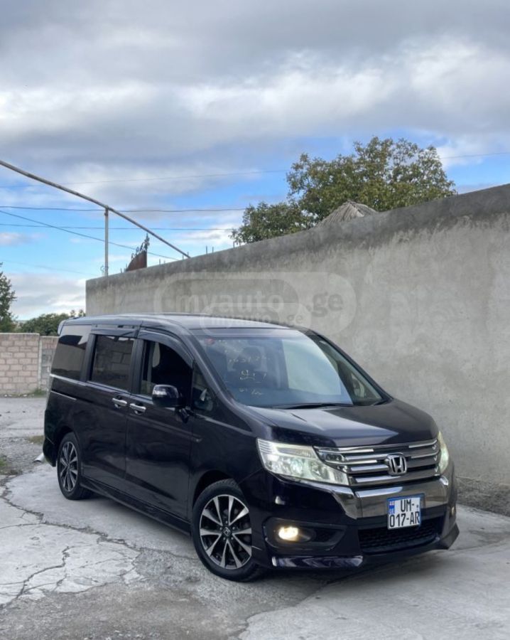 Honda Step Wagon 2014 — photo 2