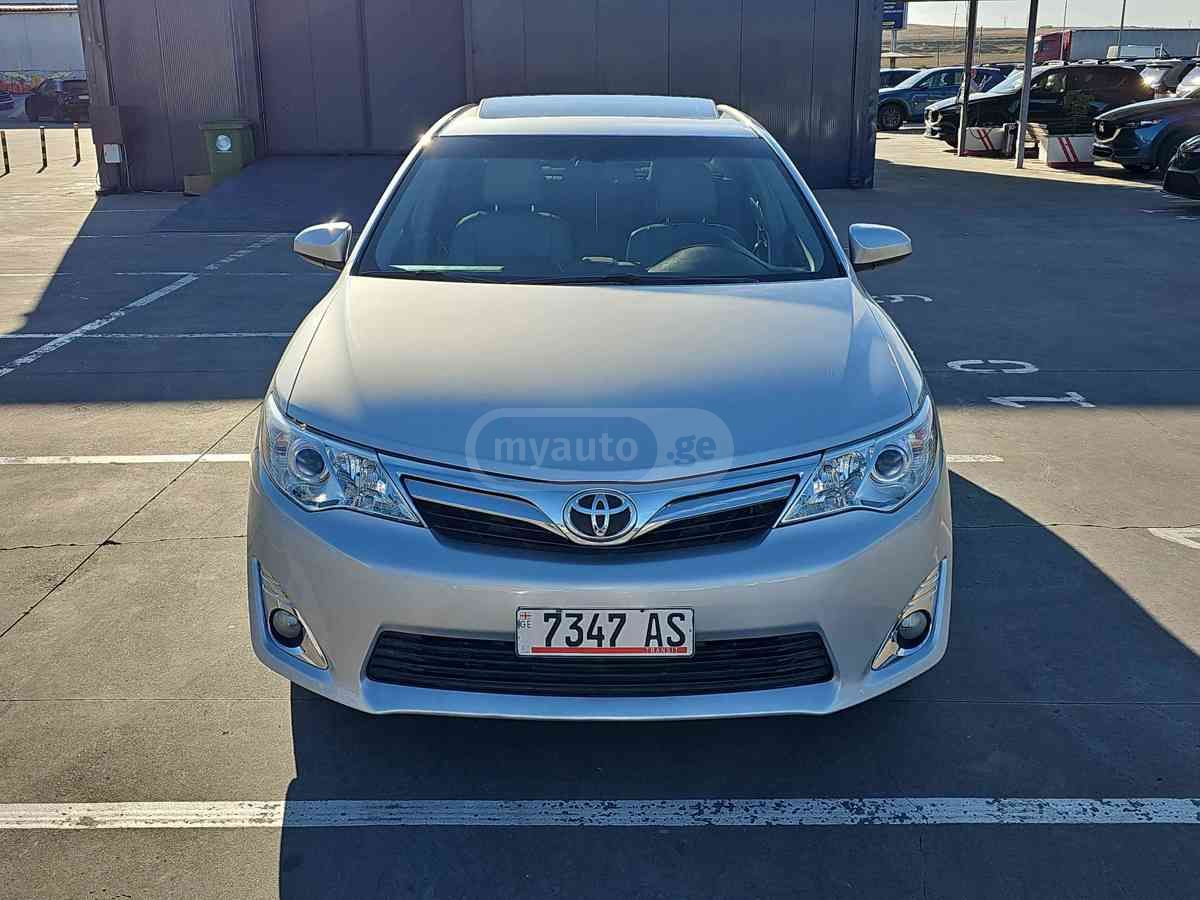 Toyota Camry 2014 — photo 2