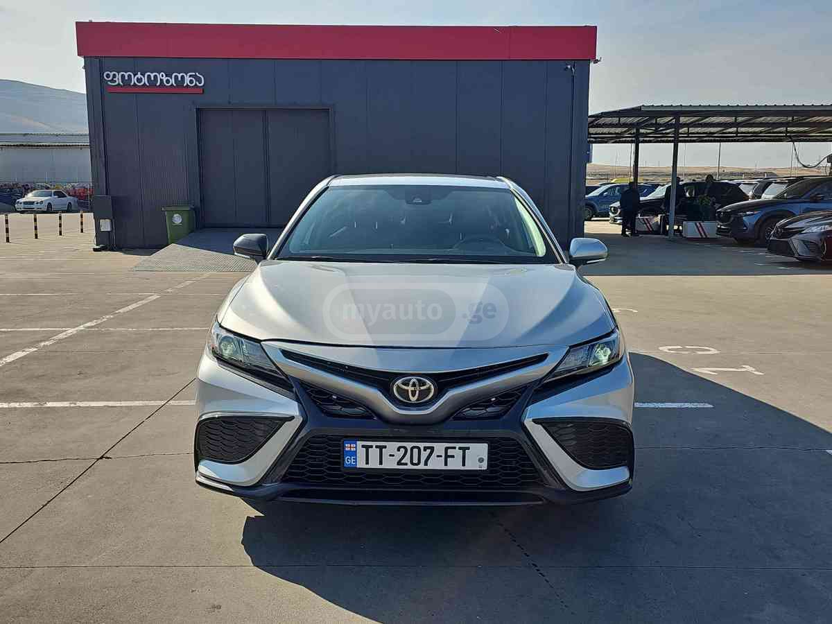 Toyota Camry 2022 — photo 2