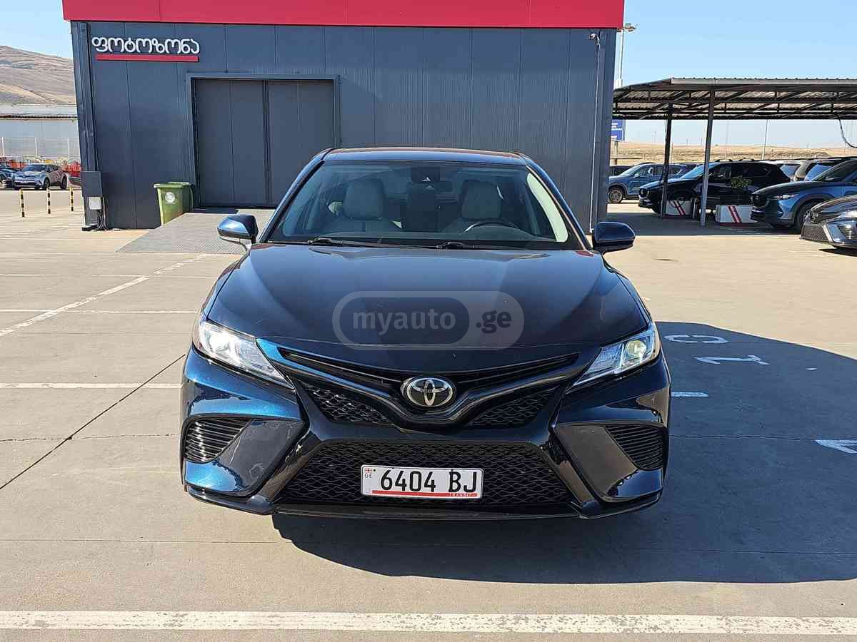 Toyota Camry 2020 — photo 2
