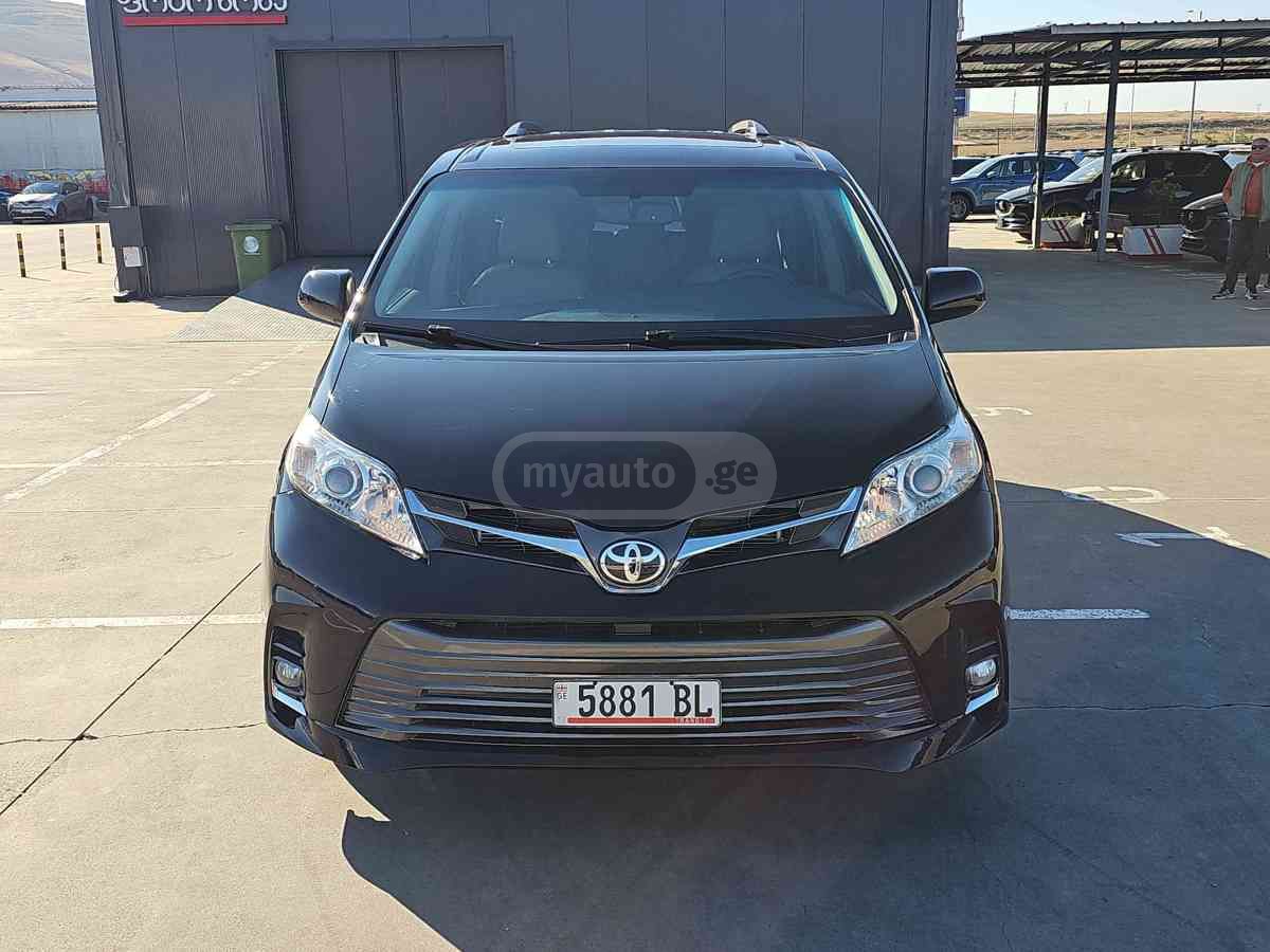 Toyota Sienna 2015 — photo 2
