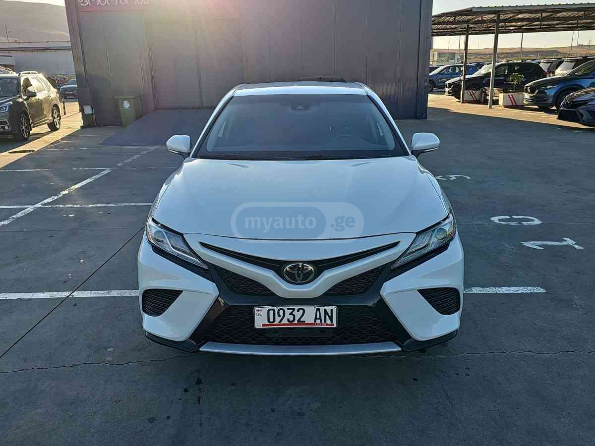 Toyota Camry 2019 — photo 2