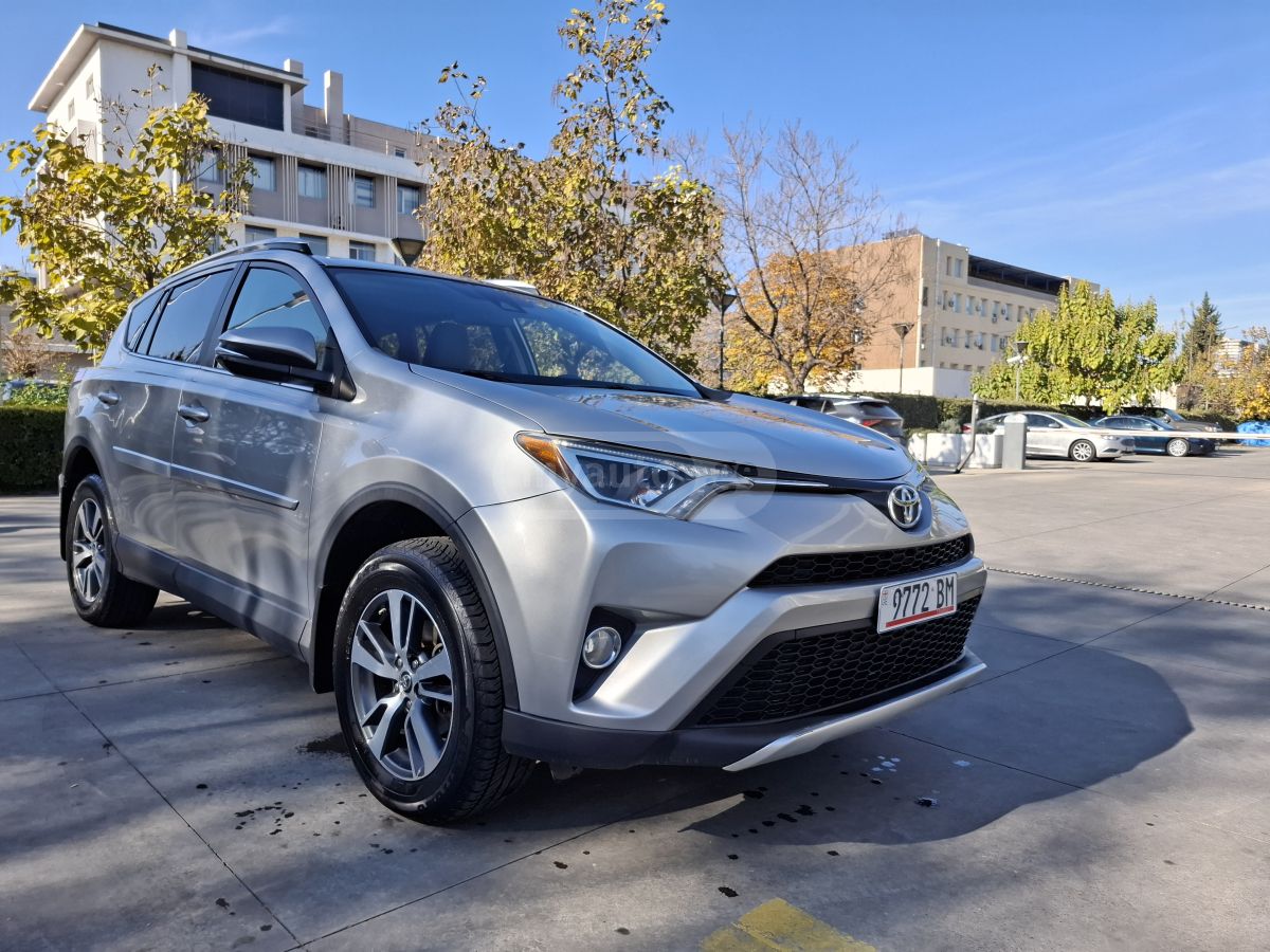 Toyota RAV4 2016 — photo 2