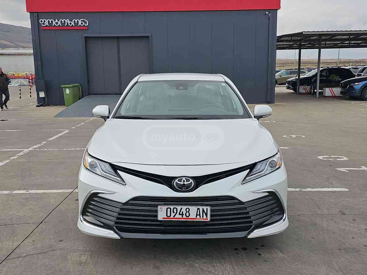 Toyota Camry 2024 — photo 2