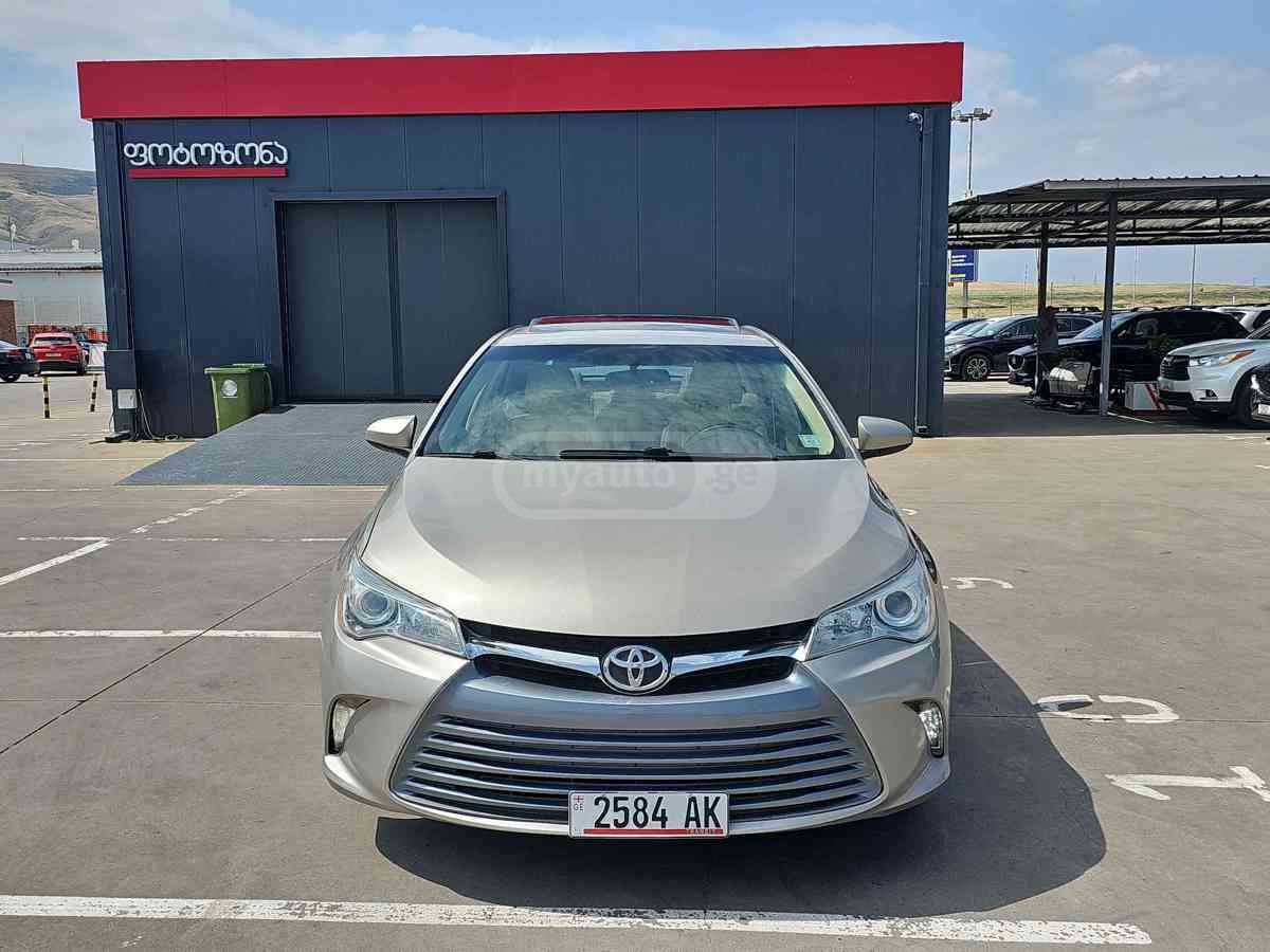 Toyota Camry 2015 — photo 2