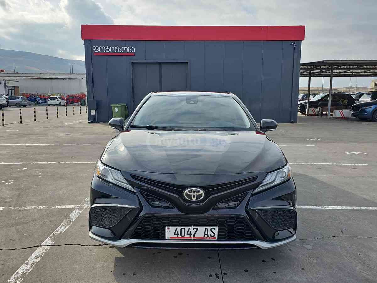 Toyota Camry 2021 — photo 2