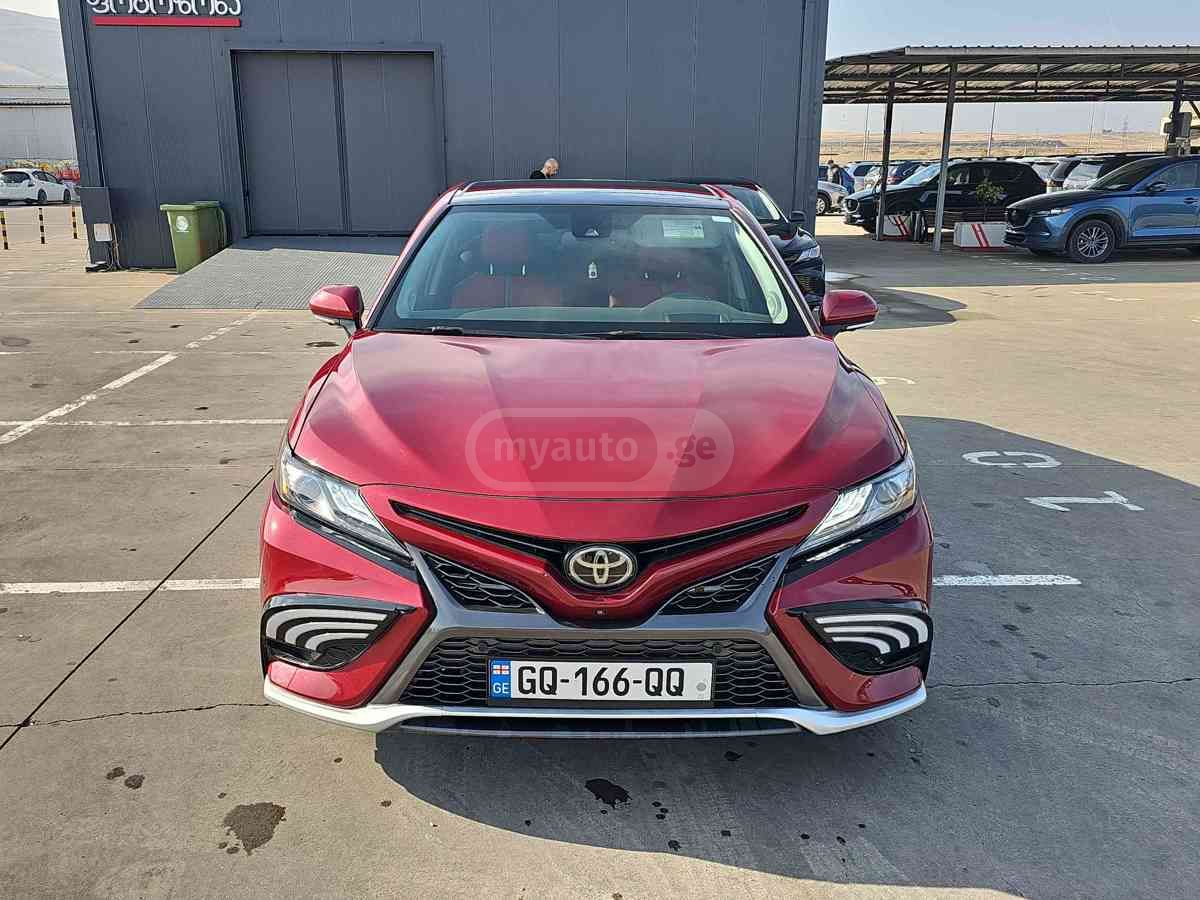 Toyota Camry 2020 — photo 2