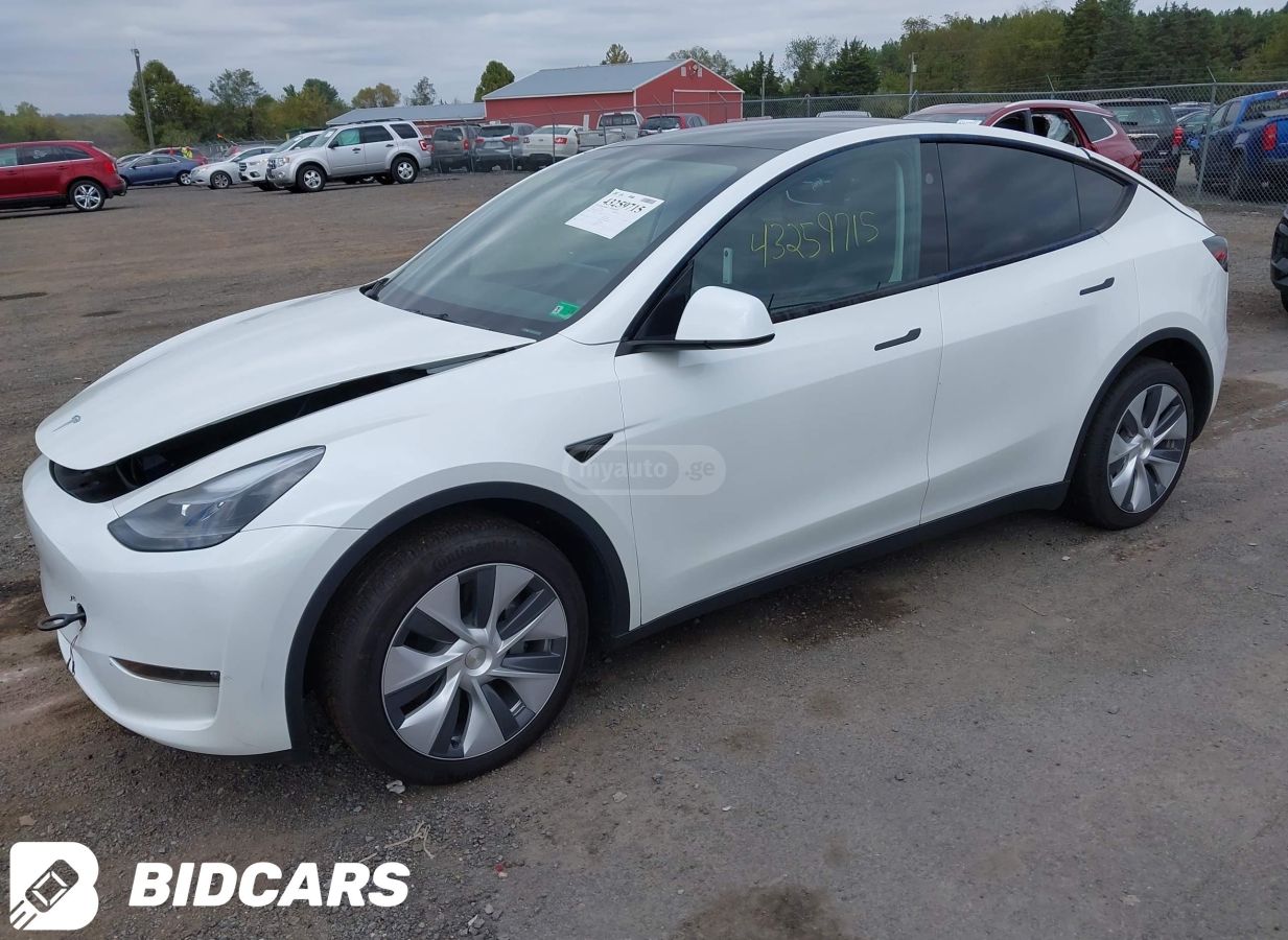 Tesla Model Y 2023 — photo 2
