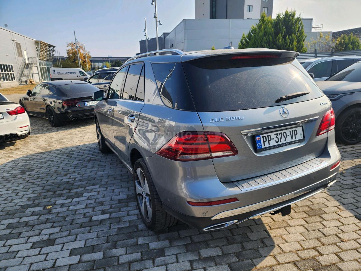 Mercedes-Benz GLE 350 2015 — photo 2