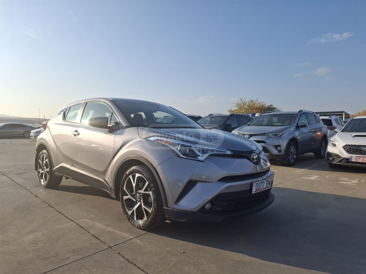 Toyota C-HR 2019 — photo 2