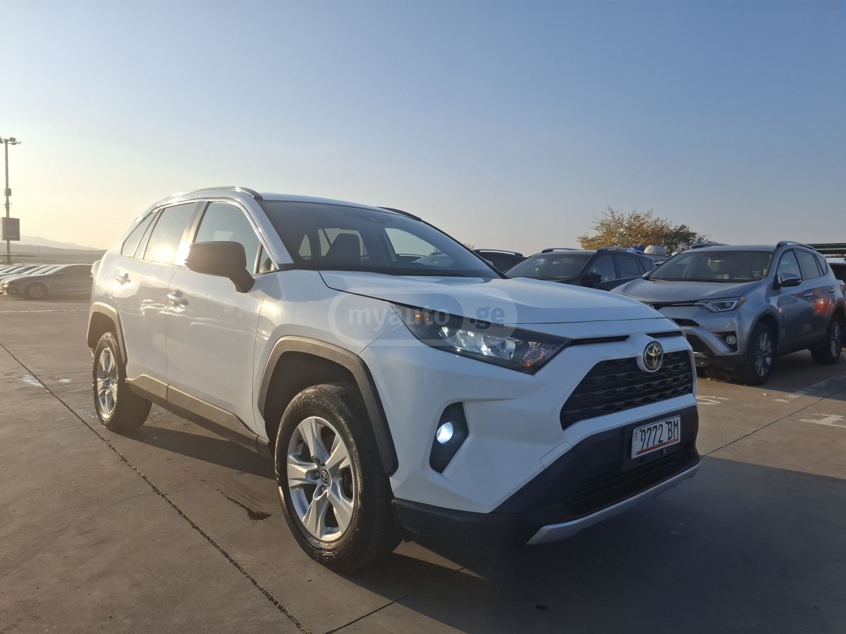 Toyota RAV4 2019 — photo 2
