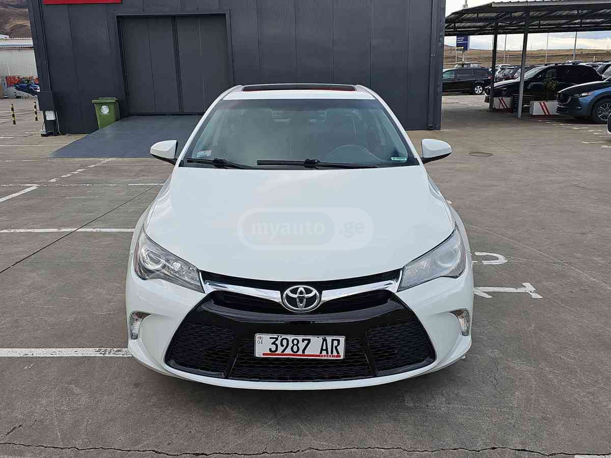 Toyota Camry 2016 — photo 2
