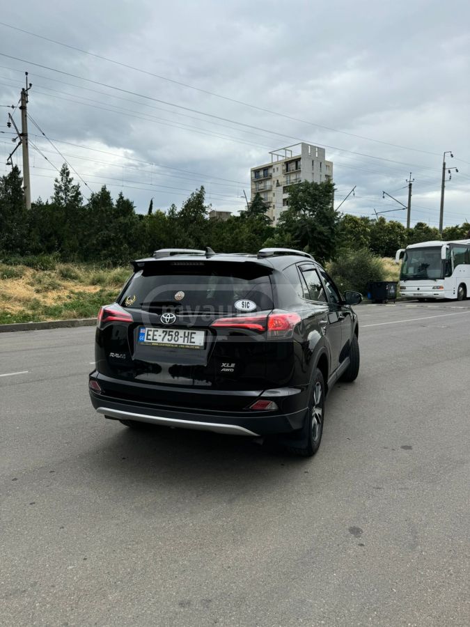 Toyota RAV4 2017 — photo 2