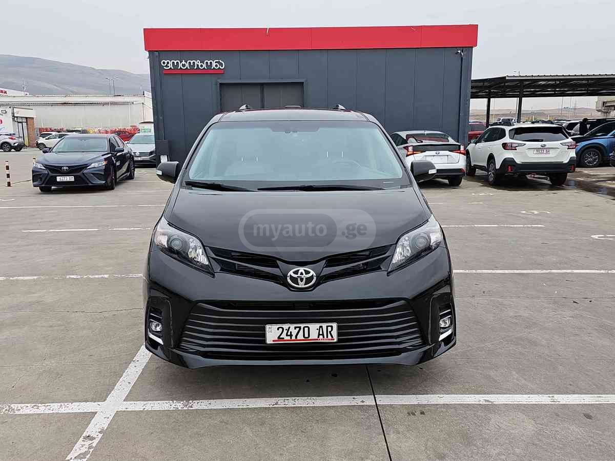 Toyota Sienna 2015 — photo 2