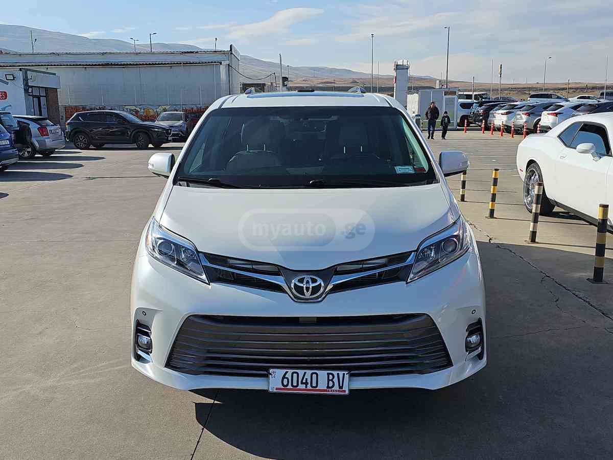Toyota Sienna 2015 — photo 2