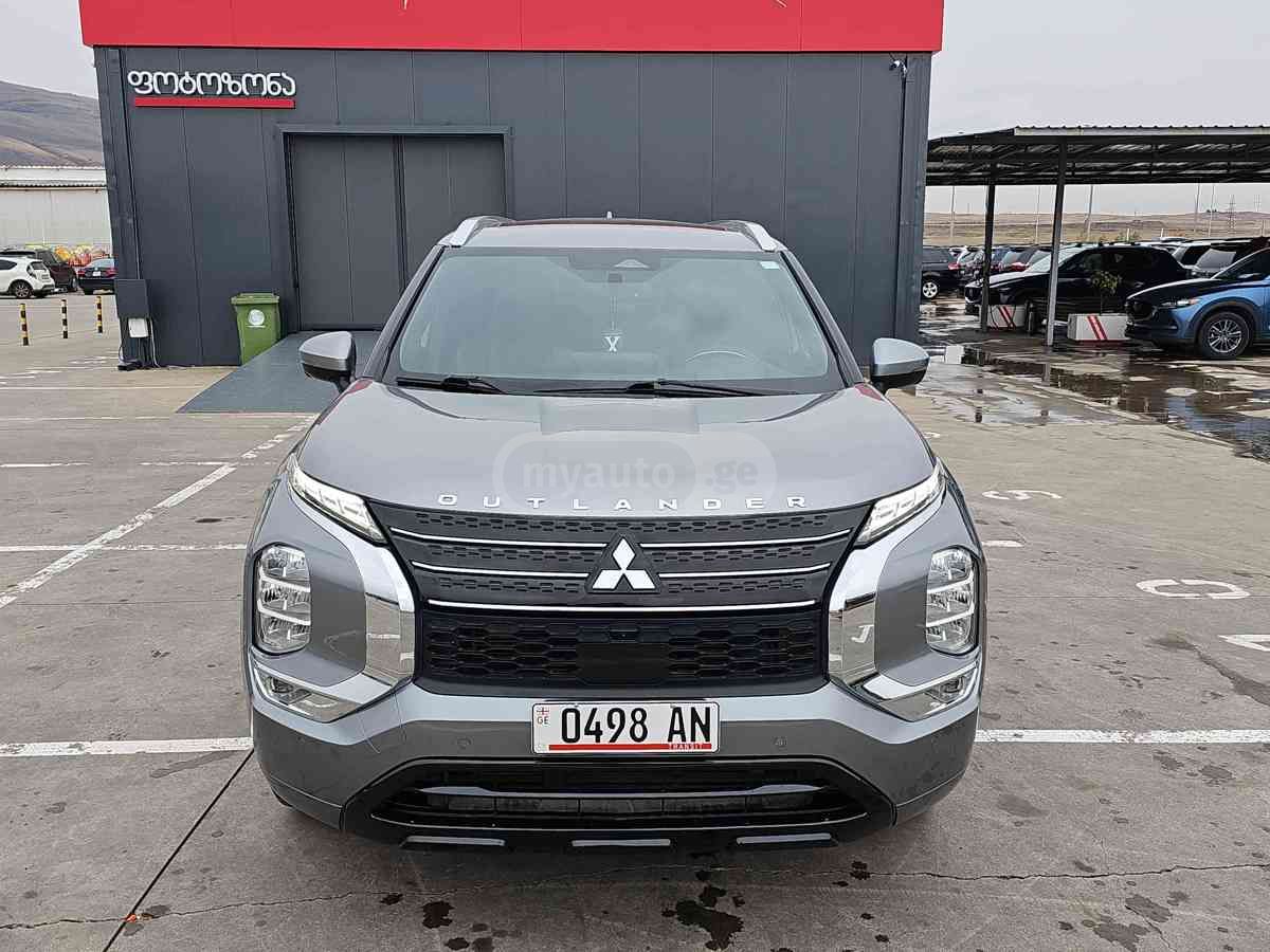Mitsubishi Outlander 2022 — photo 2