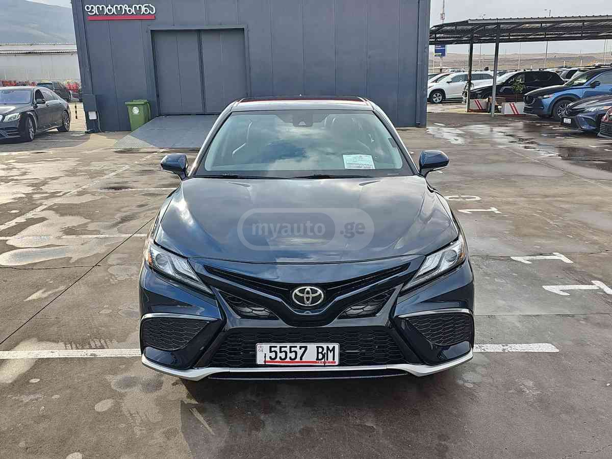 Toyota Camry 2021 — photo 2