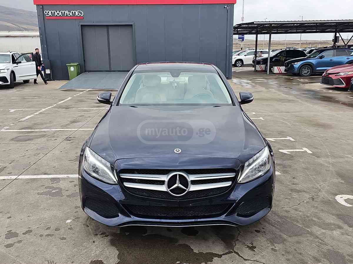Mercedes-Benz C 300 2018 — photo 2