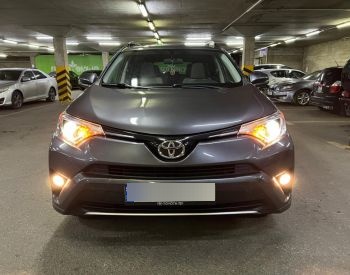 Toyota RAV 4 2018 — photo 2
