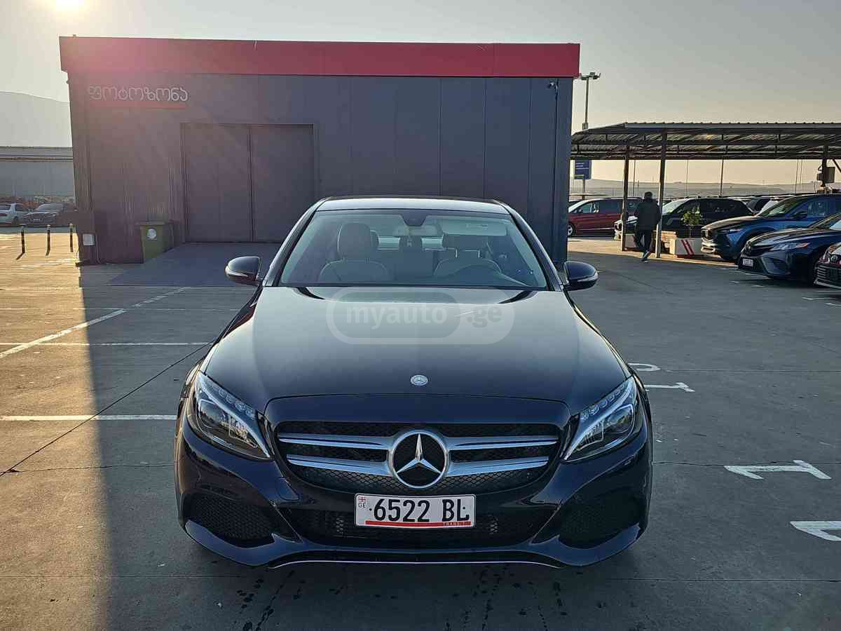 Mercedes-Benz C 300 2015 — photo 2