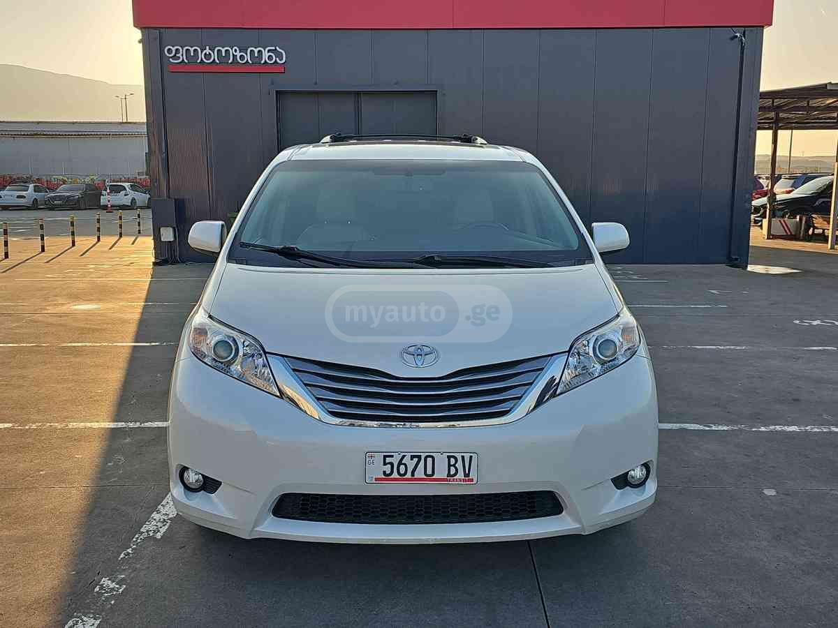 Toyota Sienna 2017 — photo 2