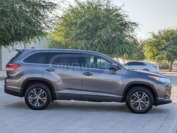 Toyota Highlander 2018 — photo 2