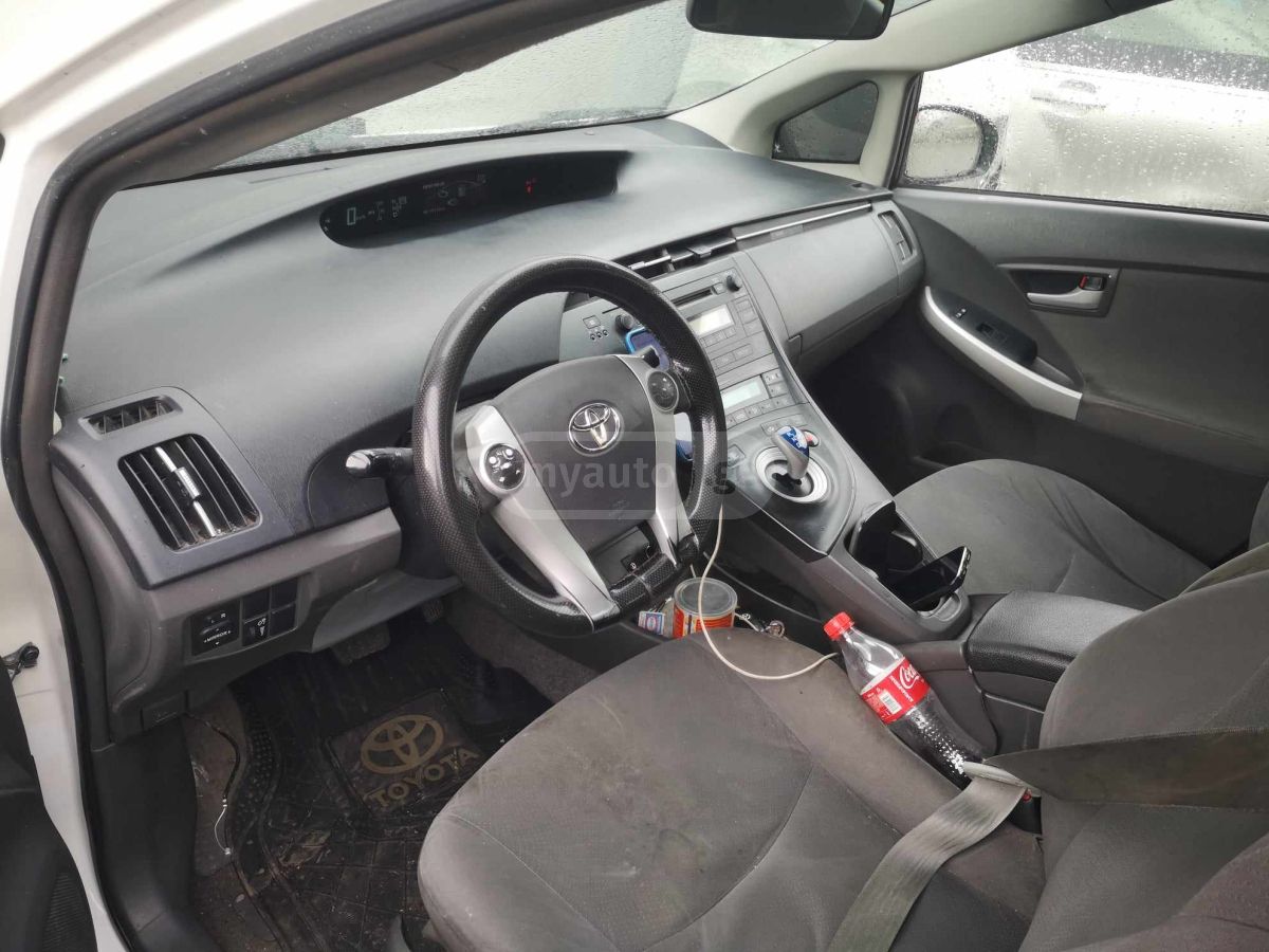 Toyota Prius 2012 — photo 2