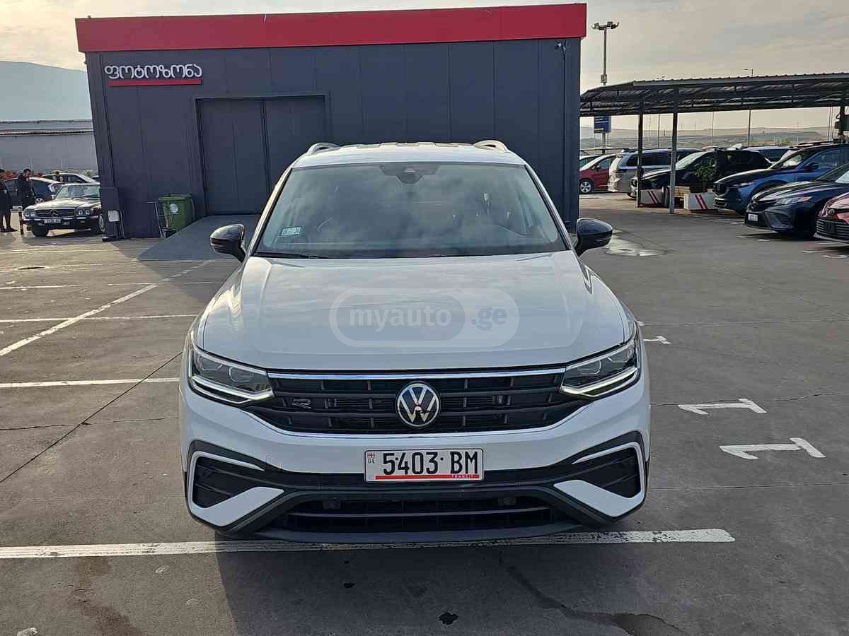 Volkswagen Tiguan 2022 — photo 2