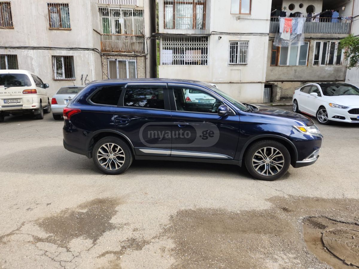 Mitsubishi Outlander 2016 — photo 2