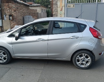 Ford Fiesta 2015 — photo 2