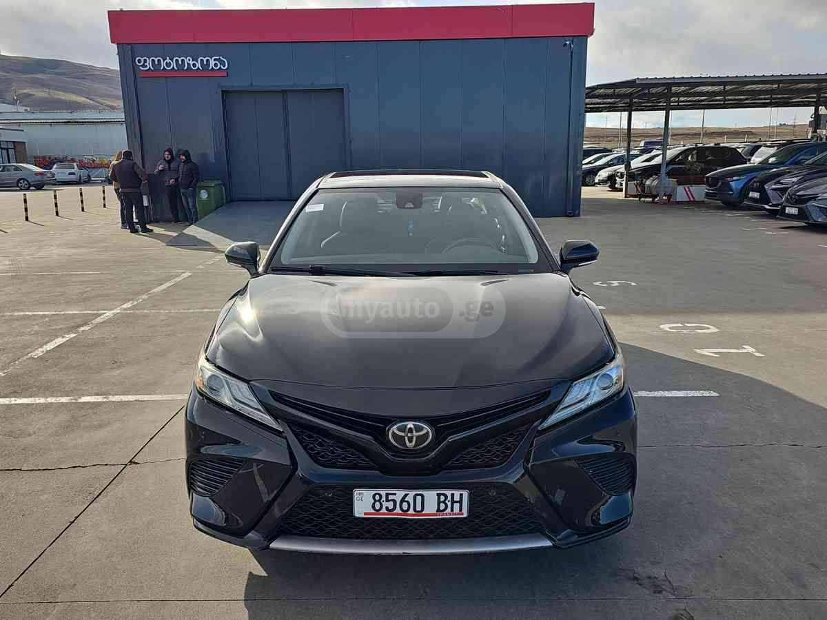 Toyota Camry 2018 — photo 2