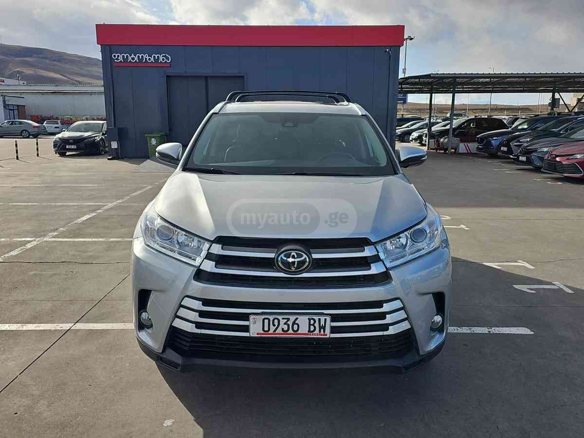 Toyota Highlander 2018 — photo 2
