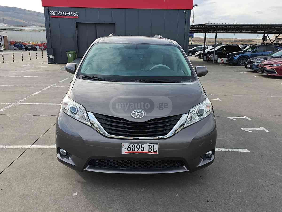 Toyota Sienna 2014 — photo 2