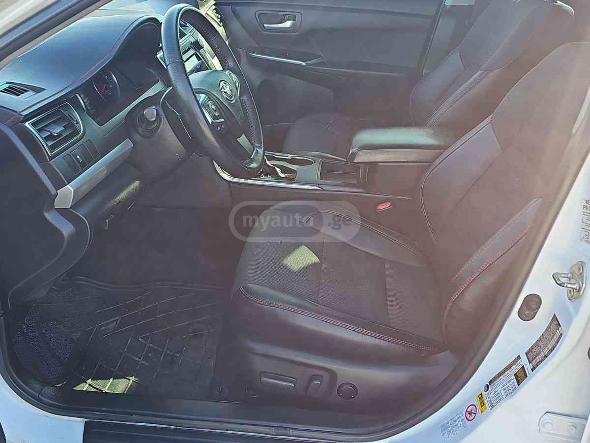 Toyota Camry 2015 — photo 2