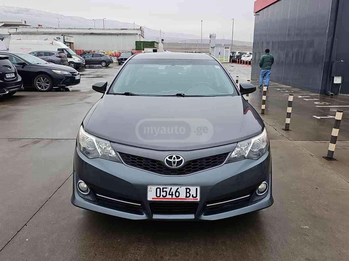 Toyota Camry 2013 — photo 2