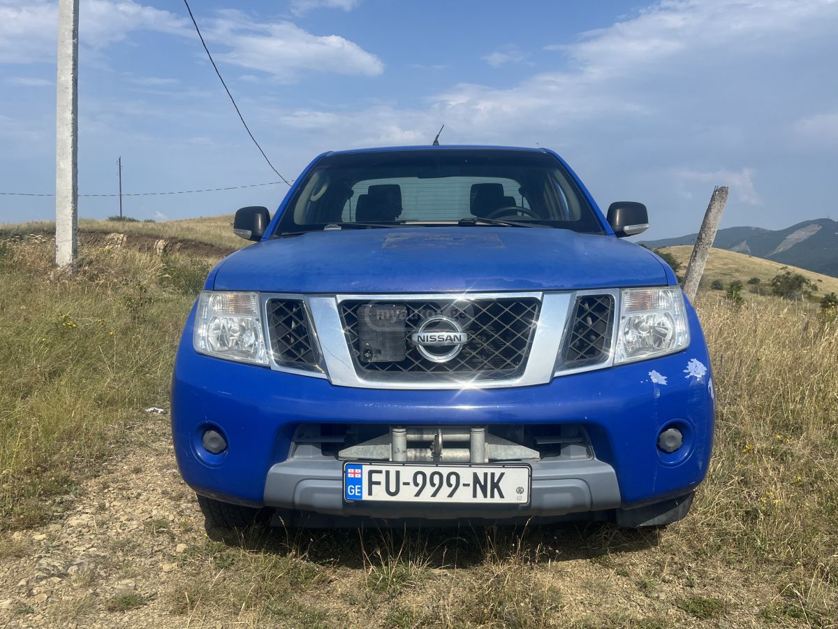 Nissan Navara 2011 — photo 2