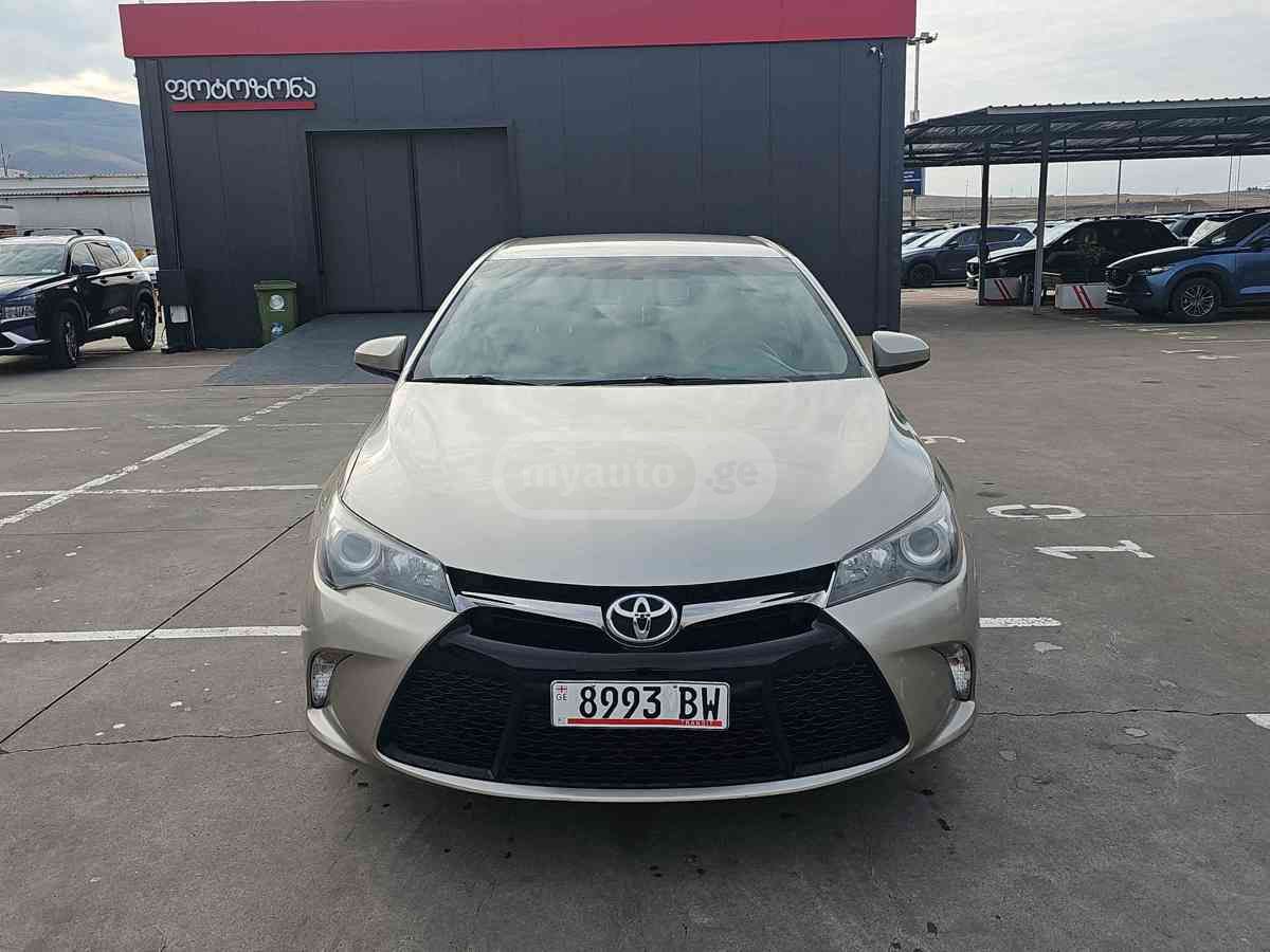 Toyota Camry 2016 — photo 2