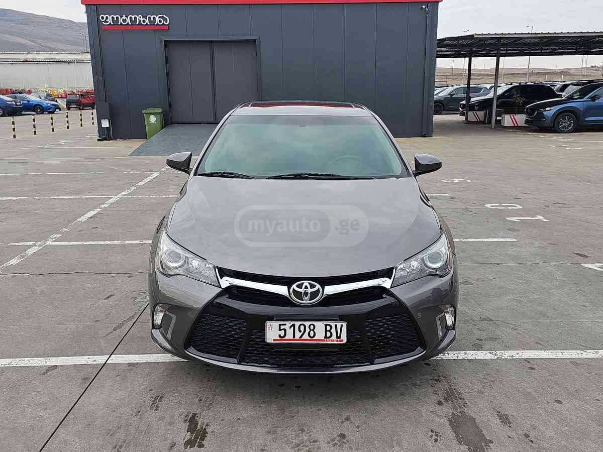 Toyota Camry 2016 — photo 2