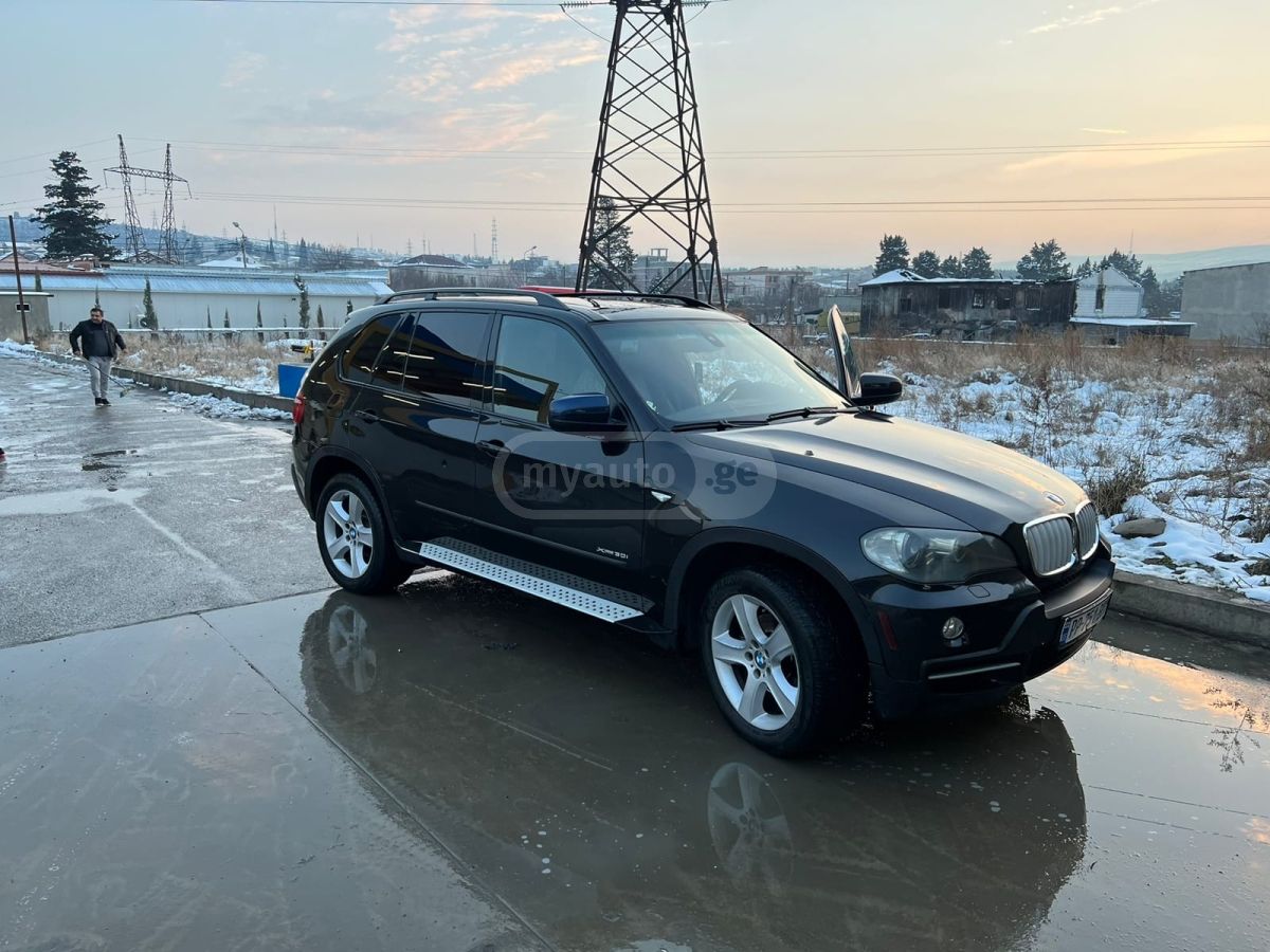 BMW X5 2011 — photo 2
