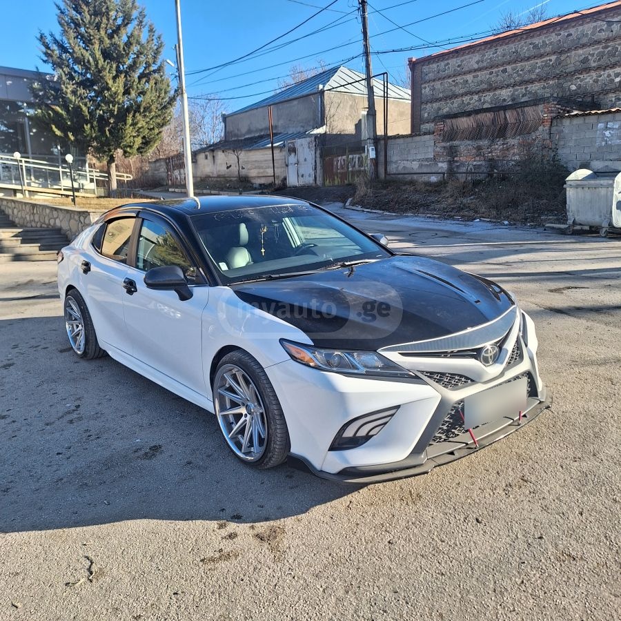 Toyota Camry 2019 — photo 2