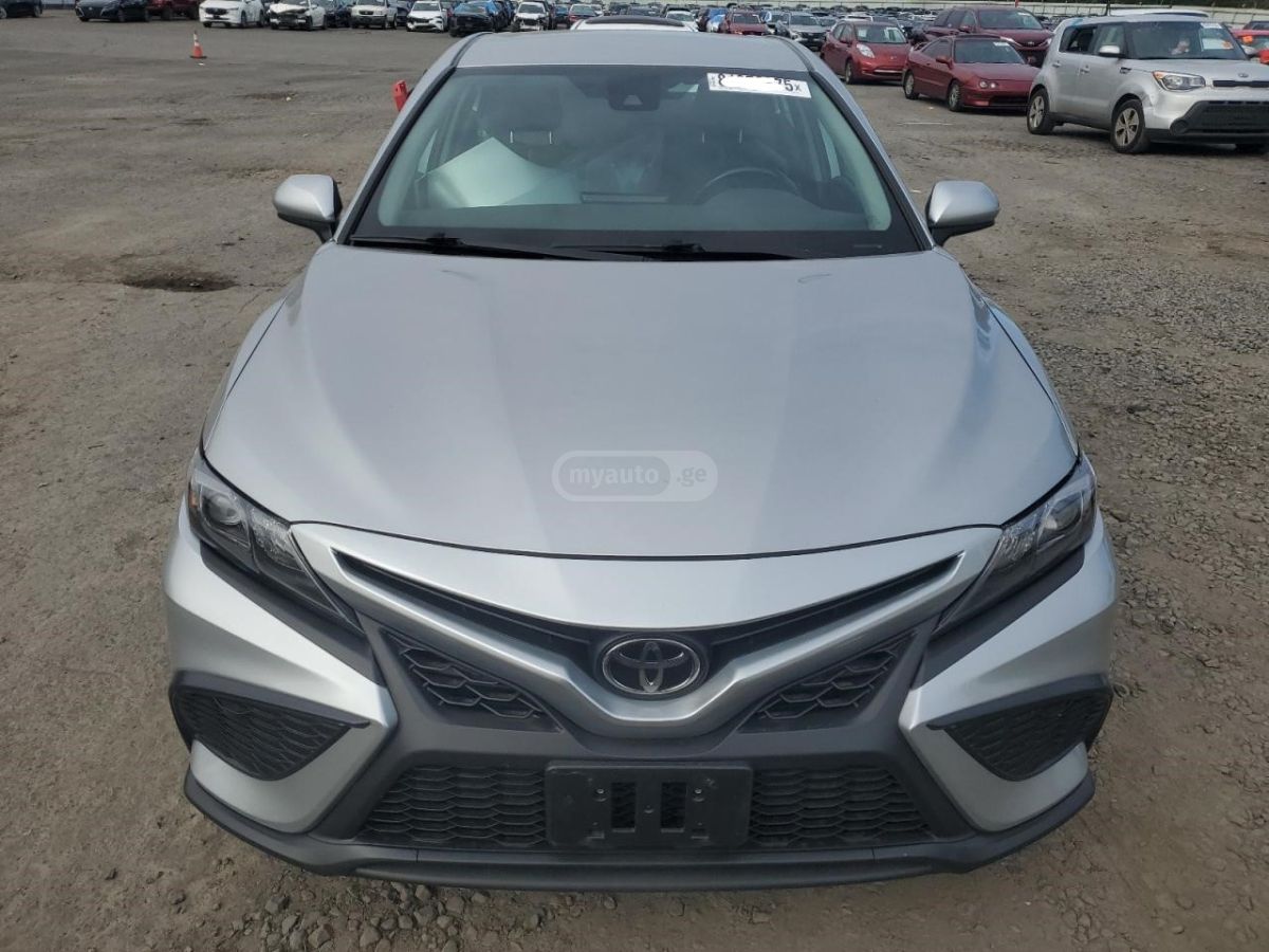 Toyota Camry 2021 — photo 2