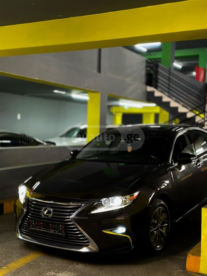 Lexus ES 300 2013 — photo 2